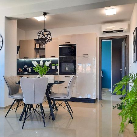 Enjoy Pula - New Apt With Terrace And Free Parking Garage Экстерьер фото