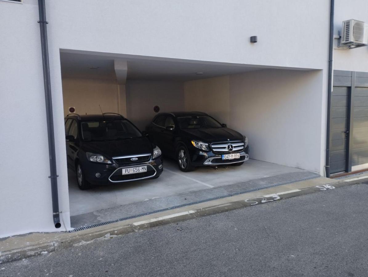 Enjoy Pula - New Apt With Terrace And Free Parking Garage Экстерьер фото