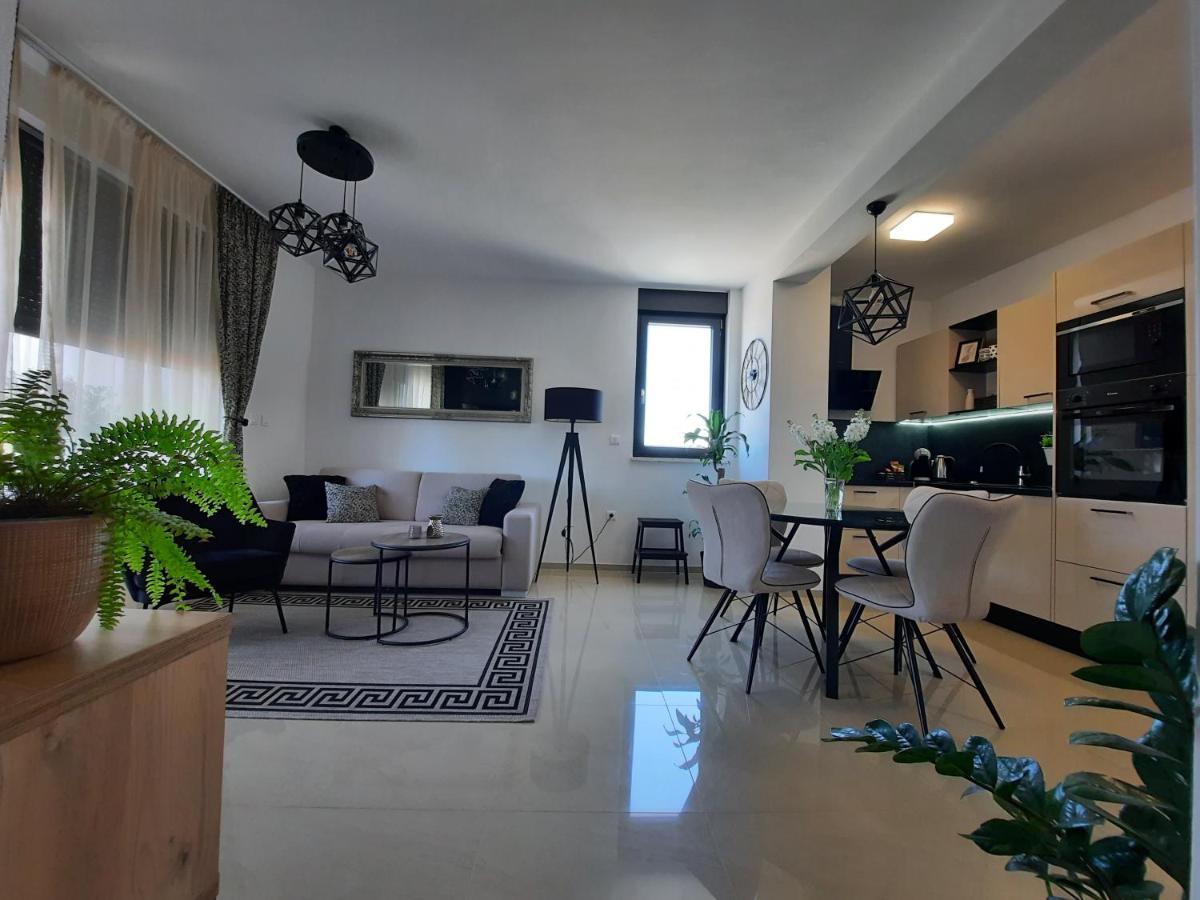 Enjoy Pula - New Apt With Terrace And Free Parking Garage Экстерьер фото