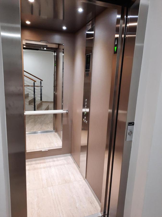 Enjoy Pula - New Apt With Terrace And Free Parking Garage Экстерьер фото
