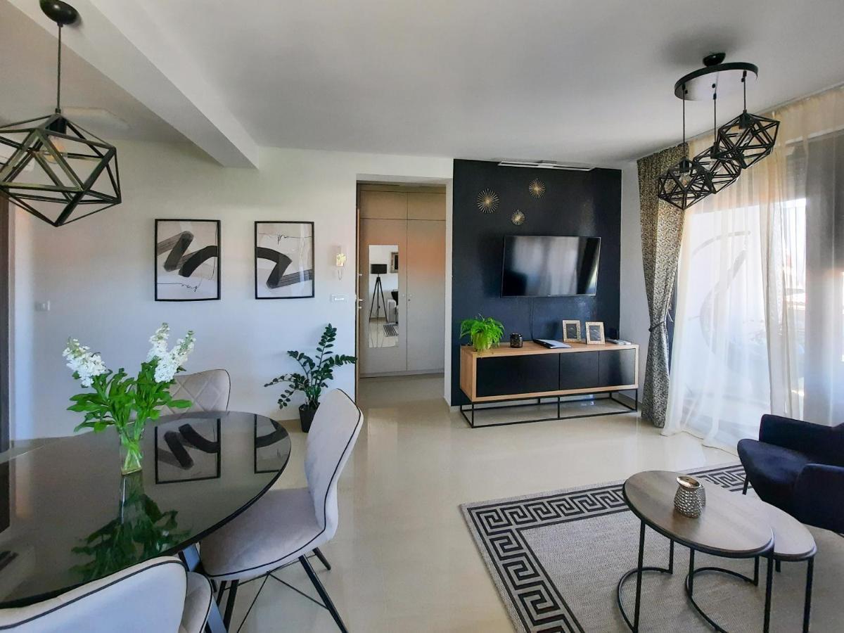 Enjoy Pula - New Apt With Terrace And Free Parking Garage Экстерьер фото
