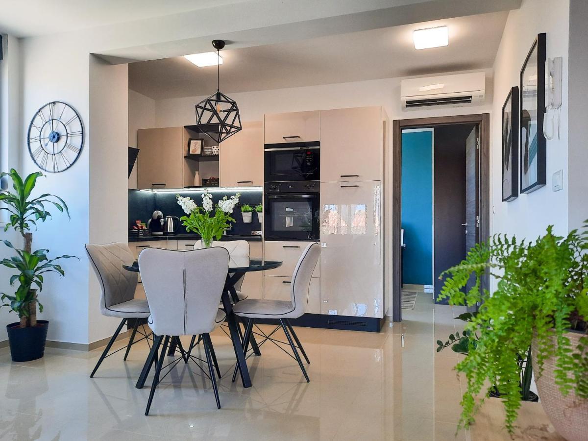 Enjoy Pula - New Apt With Terrace And Free Parking Garage Экстерьер фото