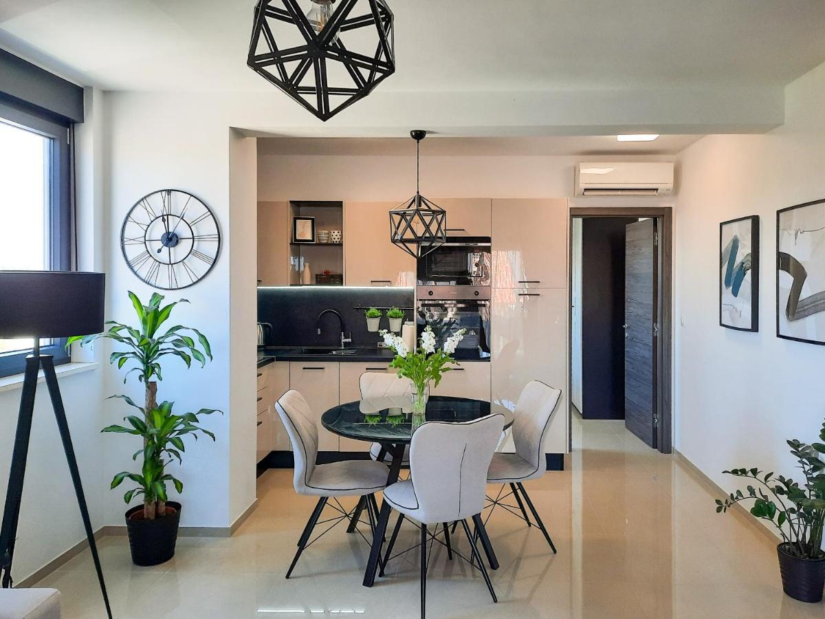 Enjoy Pula - New Apt With Terrace And Free Parking Garage Экстерьер фото