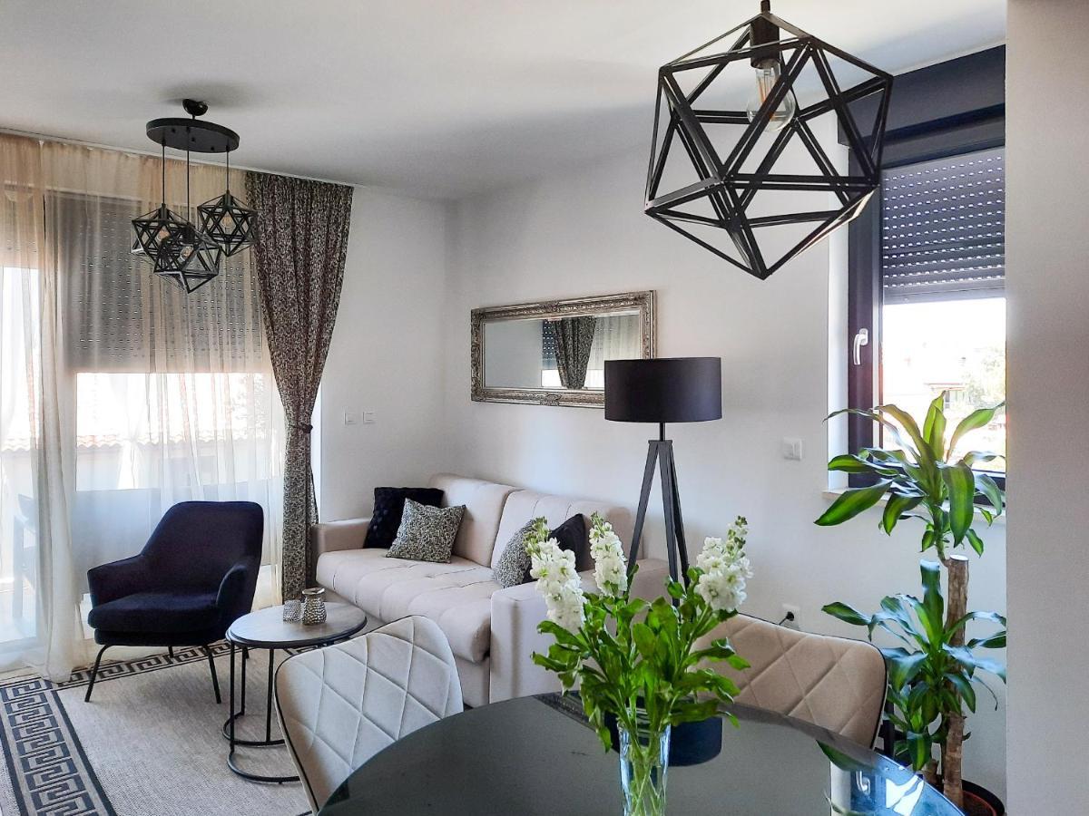 Enjoy Pula - New Apt With Terrace And Free Parking Garage Экстерьер фото