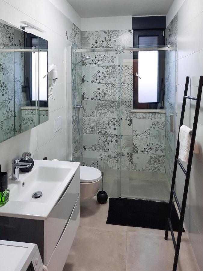 Enjoy Pula - New Apt With Terrace And Free Parking Garage Экстерьер фото